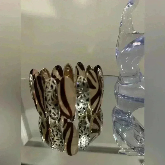 💟💎Women’s Vintage metal  & glass bracelet - Picture 8 of 12